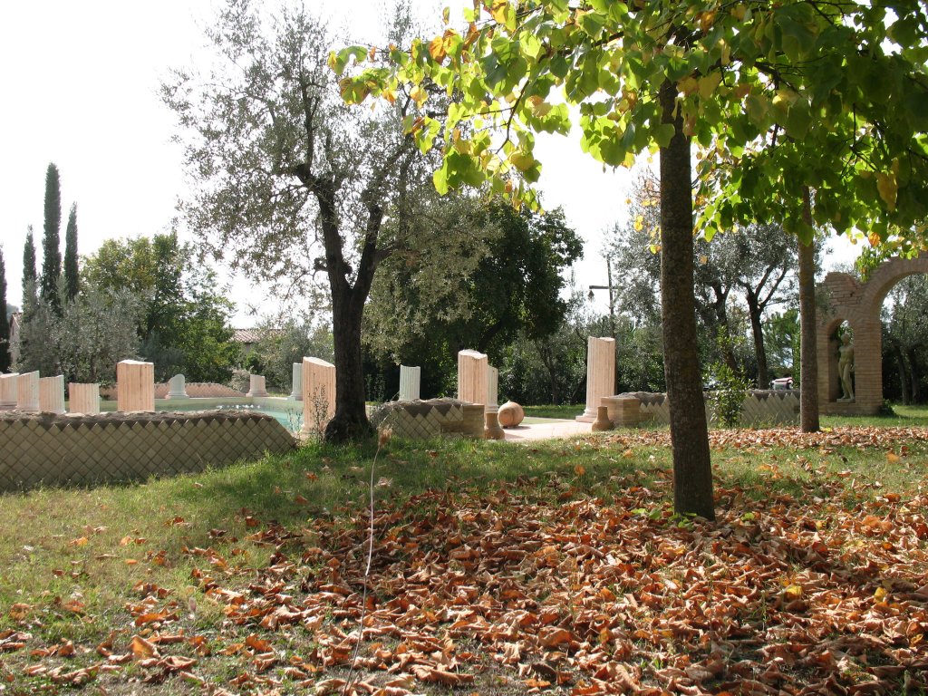 autunno ai bordi della piscina